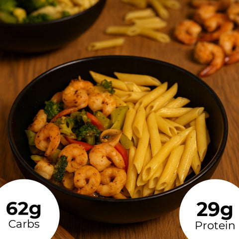 10. Nudeln mit Sahnesauce, Garnelen und gebratenem Gemüse