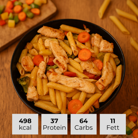 9. Nudeln mit Hähnchen einer Sahnesauce mit gebratenem Gemüse